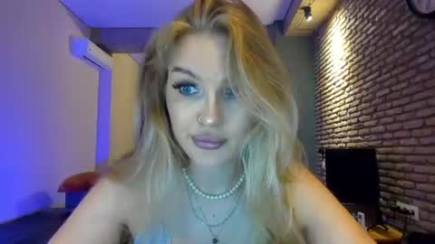 Snapshot of hi_lina chatting on June 27, 2:38 am Hi lina online show from June 27, 2:38 am