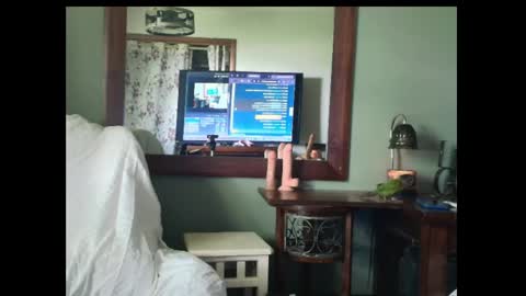 Snapshot of hidden_gold_milf chatting on April 27, 5:11 pm hidden_gold_milf online show from April 27, 5:11 pm