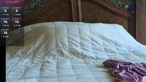 Snapshot of hidden_gold_milf chatting on May 14, 2:46 pm hidden_gold_milf online show from May 14, 2:46 pm
