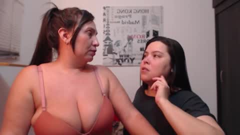 Snapshot of hidden_tinna chatting on October 27, 11:20 pm Tinna online show from October 27, 11:20 pm