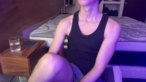 hiddendeseos online show from October 25, 7:30 pm