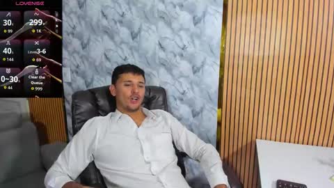 Snapshot of hiddenoffice chatting on November 6, 3:40 am George online show from November 6, 3:40 am