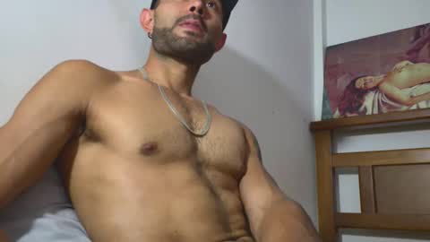 Snapshot of hideonbush051 chatting on April 14, 3:18 pm hideonbush online show from April 14, 3:18 pm