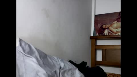 Snapshot of hideonbush051 chatting on April 16, 10:34 pm hideonbush online show from April 16, 10:34 pm