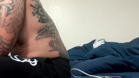 Snapshot of hihello7777 chatting on November 24, 12:32 am hihello7777 online show from November 24, 12:32 am