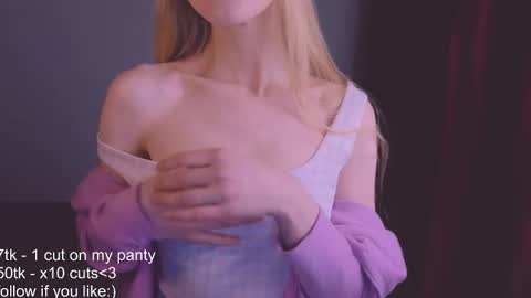 Snapshot of hihi_im_chloe chatting on January 21, 6:23 pm Chloe online show from January 21, 6:23 pm