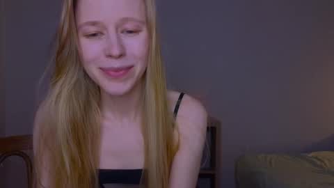 Snapshot of hihi_im_chloe chatting on November 18, 11:15 pm Chloe online show from November 18, 11:15 pm