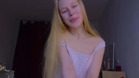 Snapshot of hihi_im_chloe chatting on November 26, 11:50 pm Chloe online show from November 26, 11:50 pm