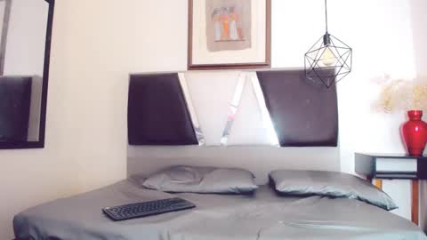 Hilary Avilan online show from January 16, 7:31 pm