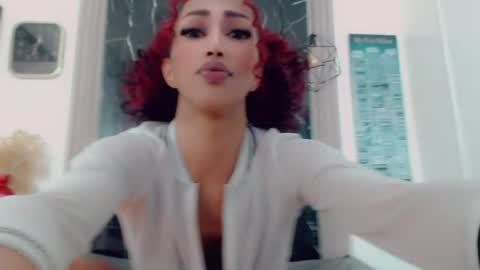 Snapshot of hilary_avilan chatting on July 15, 6:57 pm Hilary Avilan online show from July 15, 6:57 pm