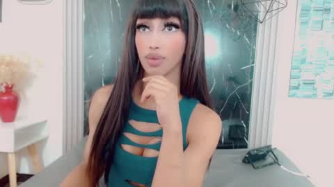 Snapshot of hilary_avilan chatting on July 30, 7:13 pm Hilary Avilan online show from July 30, 7:13 pm