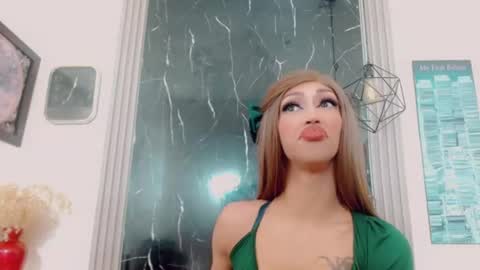 Snapshot of hilary_avilan chatting on July 31, 7:02 pm Hilary Avilan online show from July 31, 7:02 pm