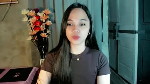 hilarymolly online show from February 19, 10:33 am