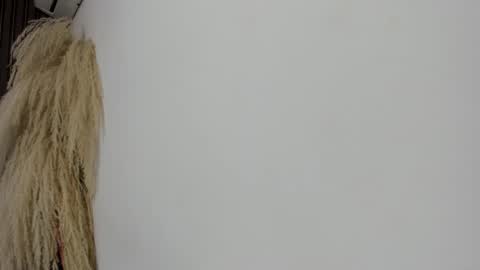 Hilary Thomsom online show from February 12, 11:38 am