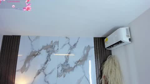 Hilary Thomsom online show from March 10, 12:10 pm