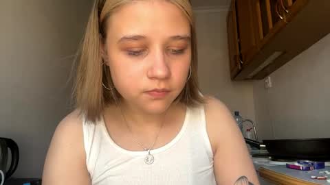 Snapshot of hildeconery chatting on May 26, 12:23 pm Julia online show from May 26, 12:23 pm