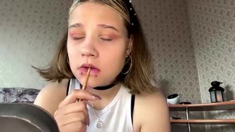 Snapshot of hildeconery chatting on June 22, 6:21 am Julia online show from June 22, 6:21 am