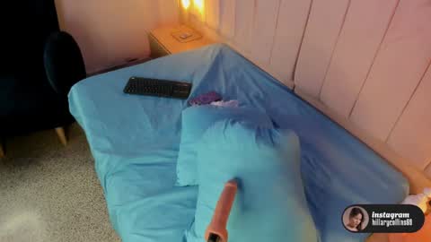 hillarycollins online show from July 22, 3:09 am