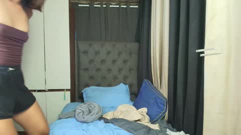 yuricah online show from February 15, 7:51 am