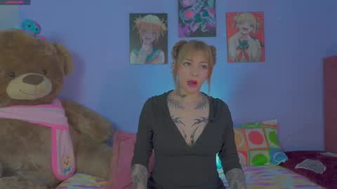 Snapshot of himiiko_toga chatting on November 21, 8:29 pm Himiiko online show from November 21, 8:29 pm