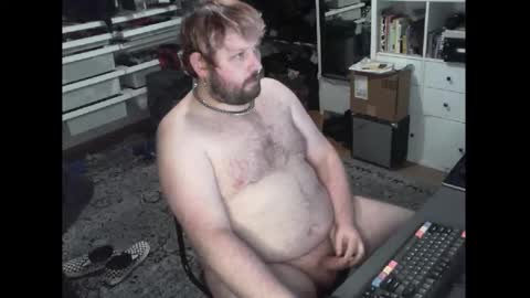 Snapshot of hipguy91 chatting on December 17, 5:24 am hipguy91 online show from December 17, 5:24 am