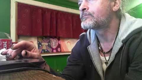 hippiedad333 online show from March 3, 1:34 am