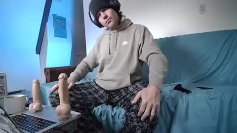 Hippie Jijm online show from February 8, 6:22 pm