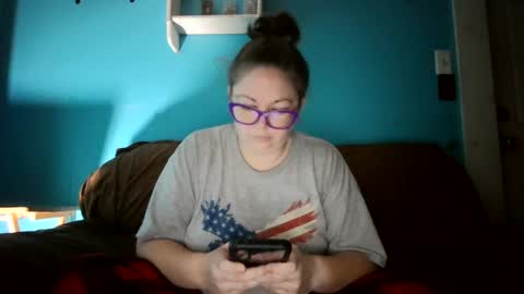 Snapshot of hippihope420 chatting on September 25, 11:47 am Bella online show from September 25, 11:47 am