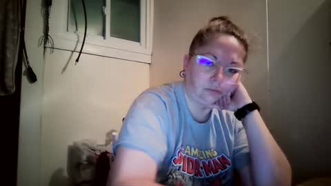 Snapshot of hippihope420 chatting on October 8, 12:03 pm Bella online show from October 8, 12:03 pm