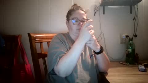 Snapshot of hippihope420 chatting on October 22, 12:49 pm Bella online show from October 22, 12:49 pm