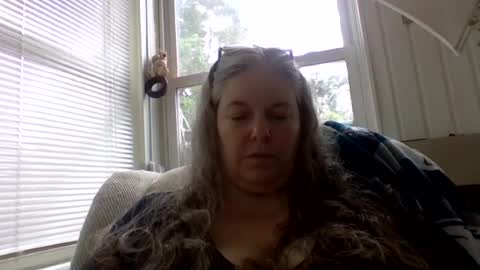 hippysnewhere online show from June 29, 11:54 am