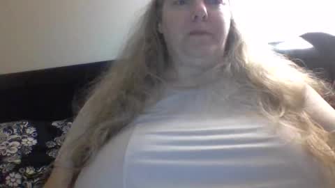 hippysnewhere online show from July 10, 8:50 am