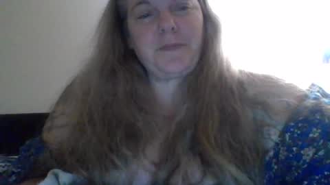 hippysnewhere online show from July 11, 4:15 am