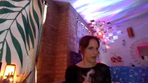 hknox714 online show from December 5, 2:03 pm