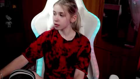 Holly online show from September 15, 6:41 pm