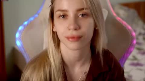 Holly online show from March 17, 7:28 pm