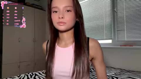 Snapshot of hoaarisa chatting on November 27, 12:29 pm Sofia online show from November 27, 12:29 pm