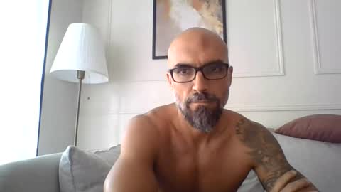 Snapshot of hocus44 chatting on July 16, 8:20 am Arthur online show from July 16, 8:20 am