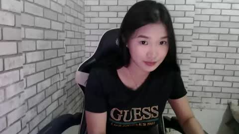 Snapshot of hoelykalea chatting on April 15, 9:49 am Kalea3 online show from April 15, 9:49 am