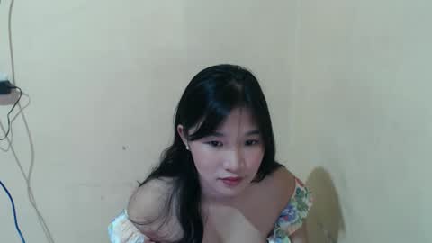 Snapshot of hoelykalea chatting on May 1, 3:16 pm Kalea3 online show from May 1, 3:16 pm