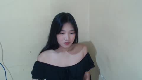 Snapshot of hoelykalea chatting on May 5, 1:52 pm Kalea3 online show from May 5, 1:52 pm