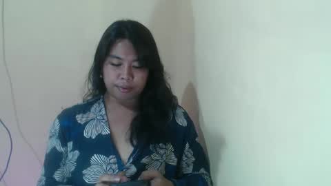 Snapshot of hoelylayla chatting on April 1, 1:01 pm Layla3 online show from April 1, 1:01 pm