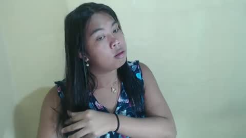 Snapshot of hoelylayla chatting on May 16, 11:20 am Layla3 online show from May 16, 11:20 am