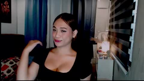 hoelymarie online show from May 2, 3:22 am