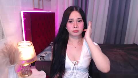 hoelymolly online show from January 11, 8:30 am