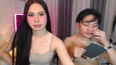 hoelymolly online show from February 25, 9:30 am