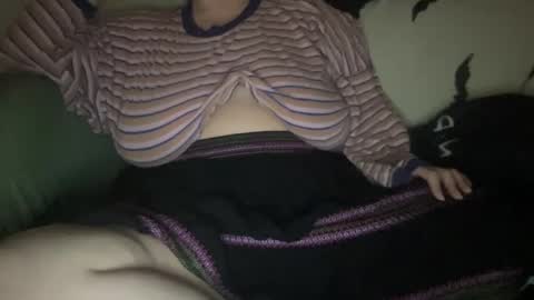 Snapshot of hoestoes915 chatting on December 17, 2:23 am Stacey online show from December 17, 2:23 am