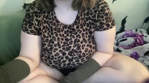 Snapshot of hoestoes915 chatting on February 23, 12:16 pm Stacey online show from February 23, 12:16 pm