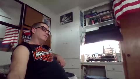 Snapshot of hoglegg99384194 chatting on January 5, 8:54 am hoglegg99384194 online show from January 5, 8:54 am