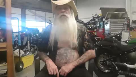 Snapshot of hogschlong63 chatting on November 2, 7:49 pm Hogschlong63 online show from November 2, 7:49 pm